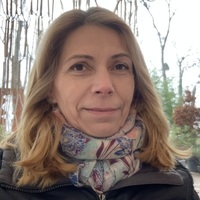 Éva S.